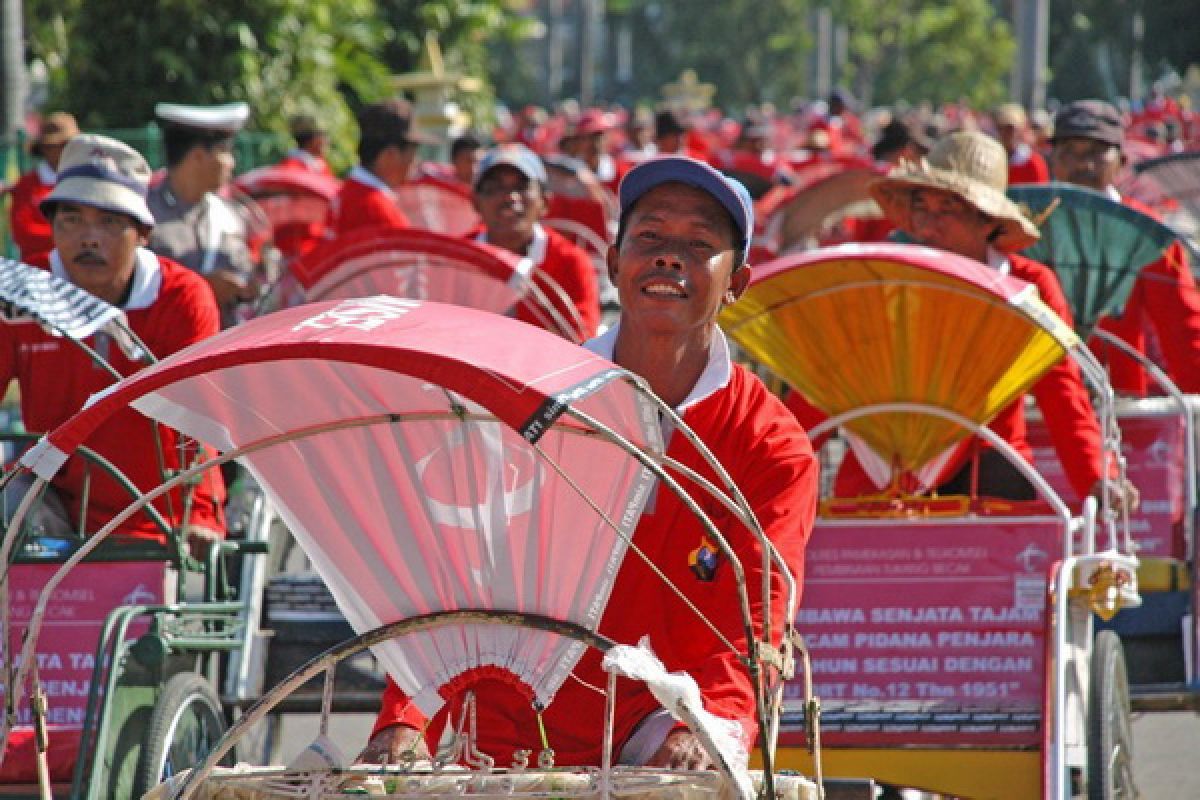 Abang becak protes becak liar