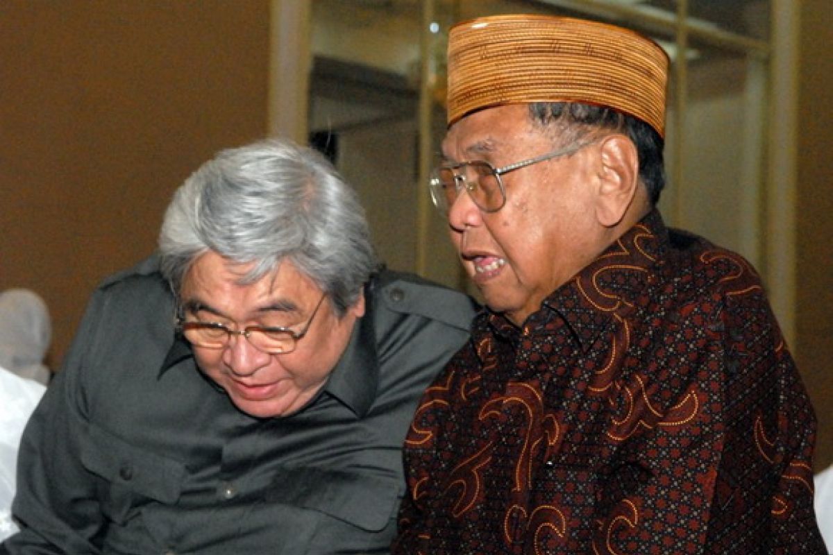 Soeharto dan Gus Dur dibahas sebagai pahlawan