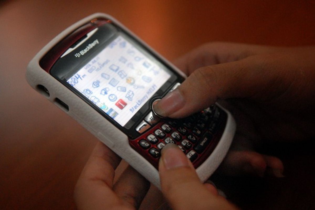 RI govt to provide incentives for cellular phone producers