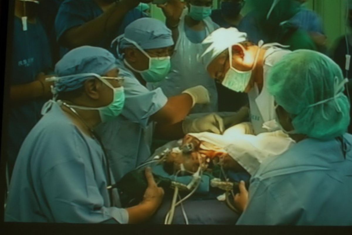 Operasi bayi kembar siam terkendala alat bedah
