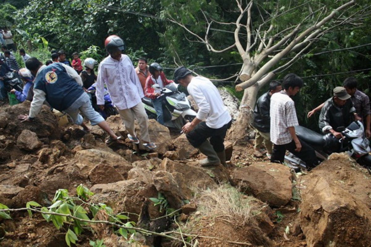 UMY Kembangkan Alat Deteksi Dini Tanah Longsor