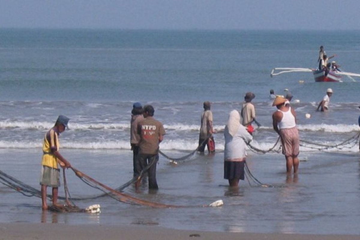 Nelayan Bengkulu menghalau trawl