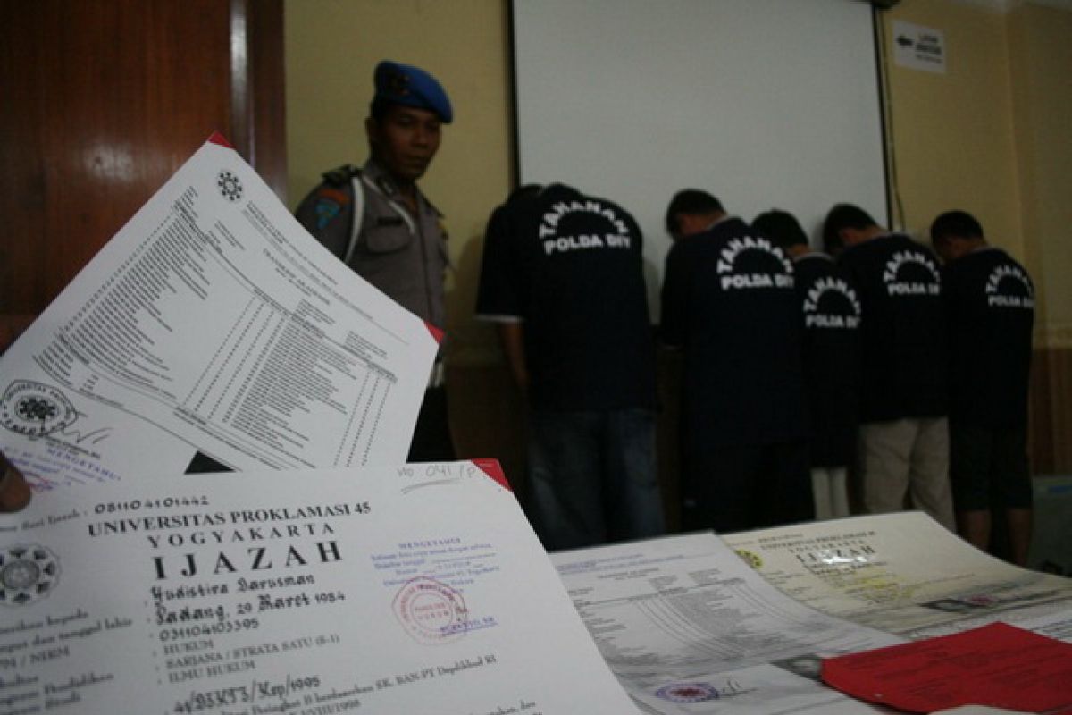 Polisi tangkap pemalsu ijazah di Tangerang