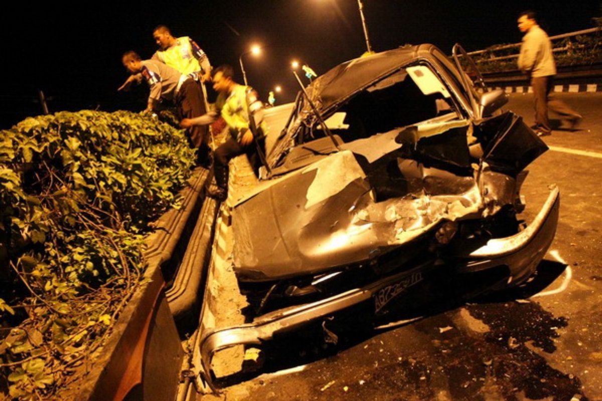 Mobil Bak Tabrak Sepeda Motor Dua Tewas Seketika