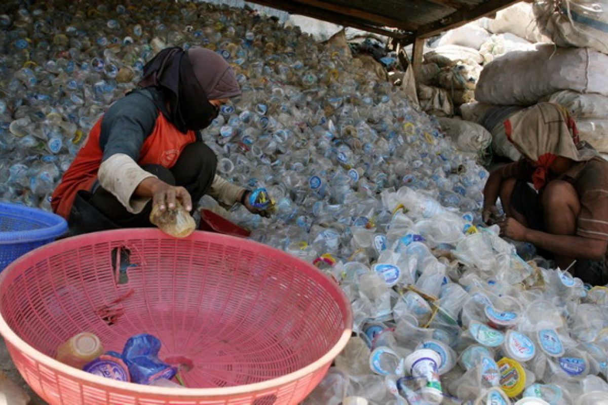 Sampah plastik rumah tangga sebaiknya tidak diolah sendiri