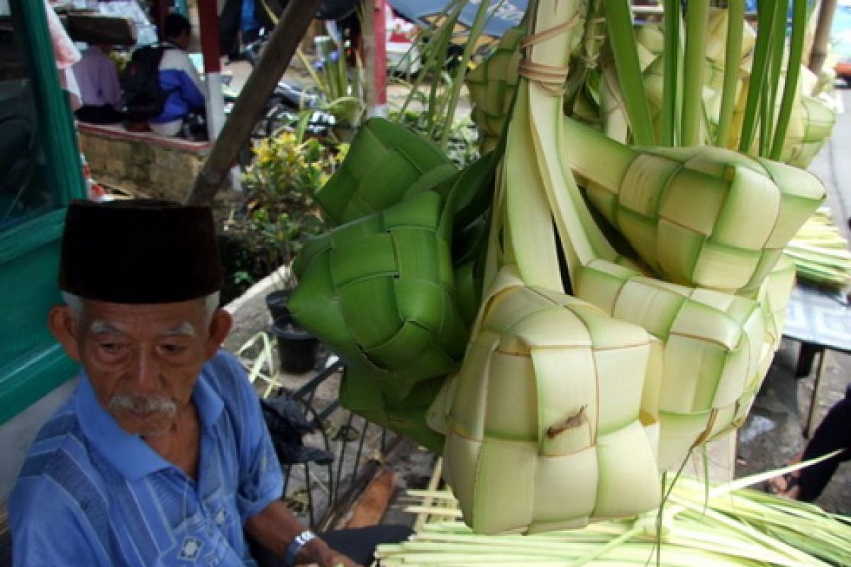 Revitalisasi trotoar, kawasan Suryakencana Bogor mulai ditata