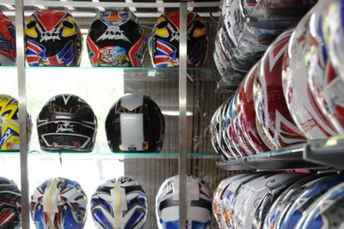 Awas Helm SNI Tiruan