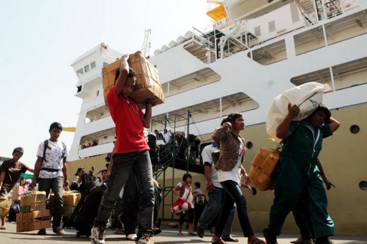 Pemudik kapal di Banjarmasin sudah mulai ramai