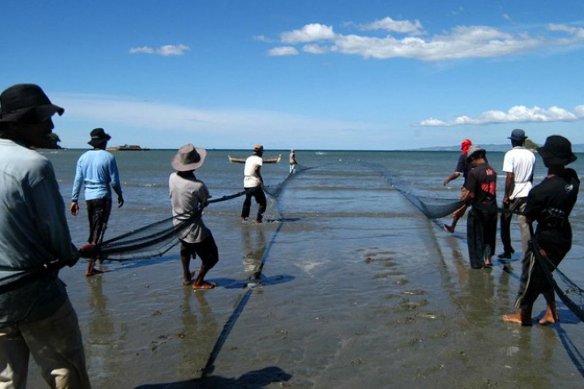 Meski Terjepit Nelayan Payang Tetap Melaut 