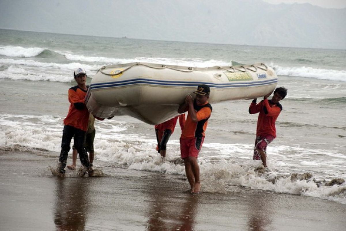 Mahasiswa tenggelam di Pantai Cibuaya Sukabumi