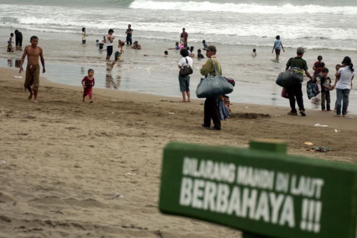 Wisatawan tenggelam di Parangtritis belum ditemukan