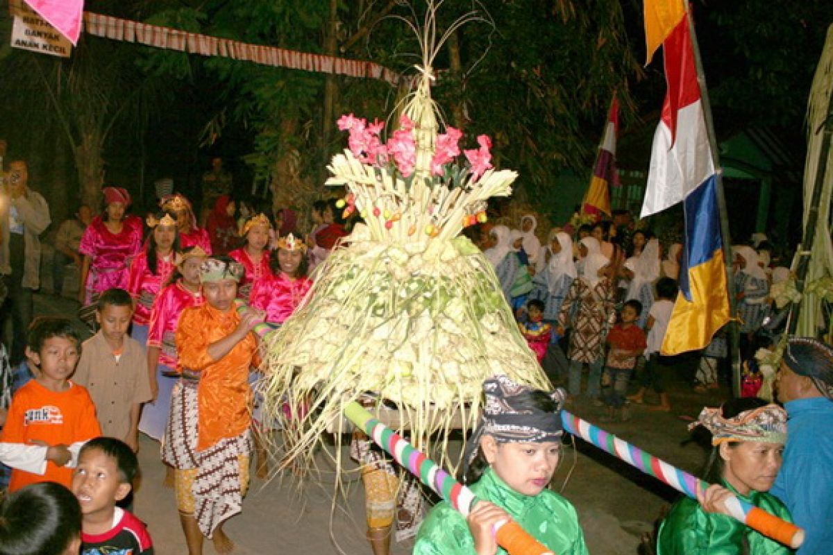 Tradisi "Gerebeg Kupat" warga Dawung, Magelang