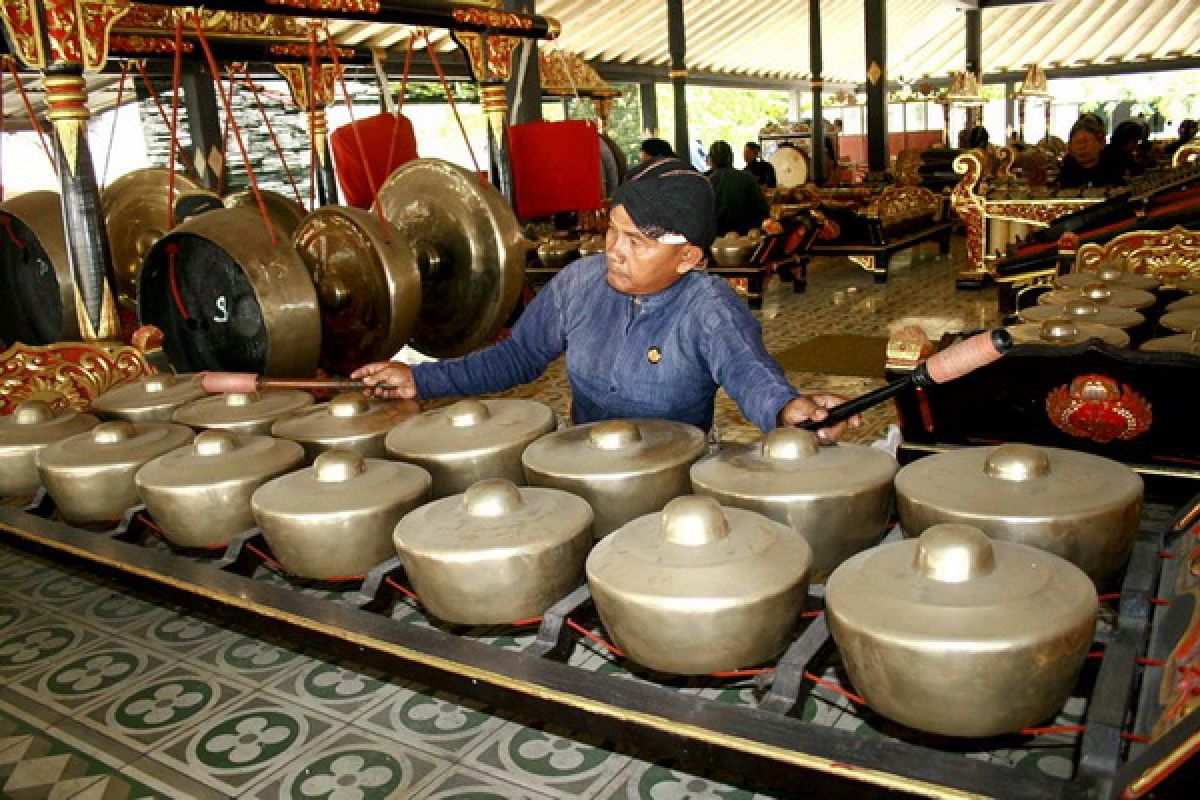 Bantuan gamelan untuk kelangsungan Kesenian Ludruk 