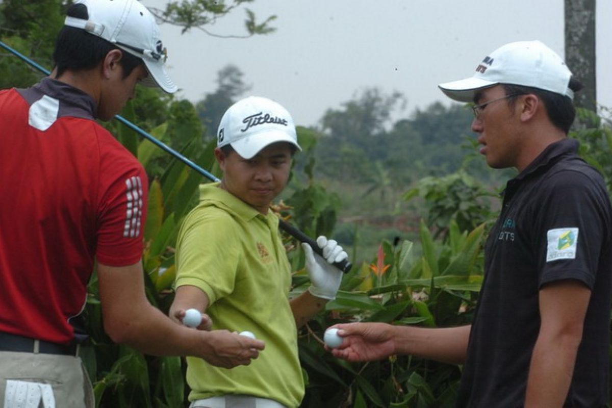 Pengusaha lapangan golf uji uu pajak daerah