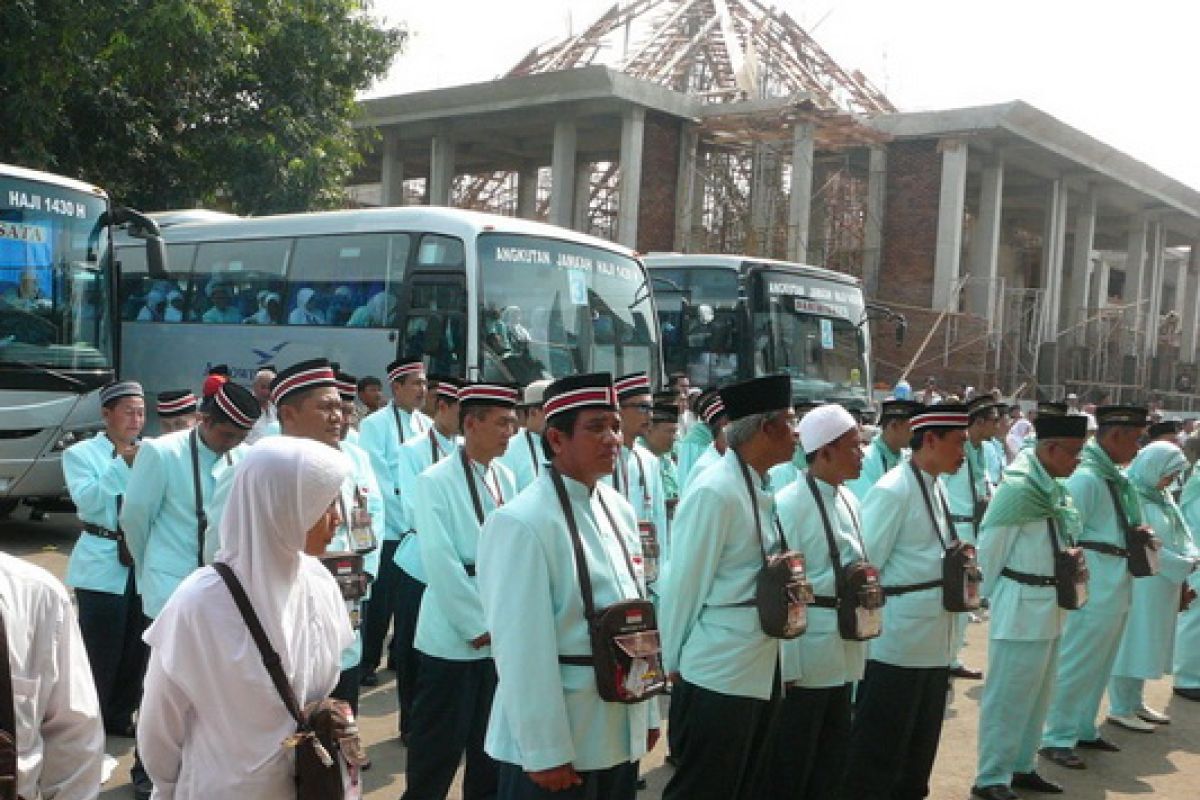 Di Karawang, pemberangkatan haji dibagi enam kloter