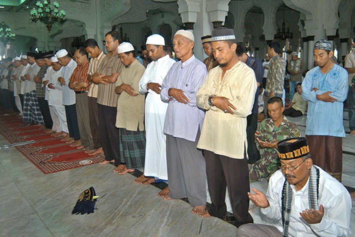 Panduan lengkap bacaan Qunut Subuh untuk imam dan makmum