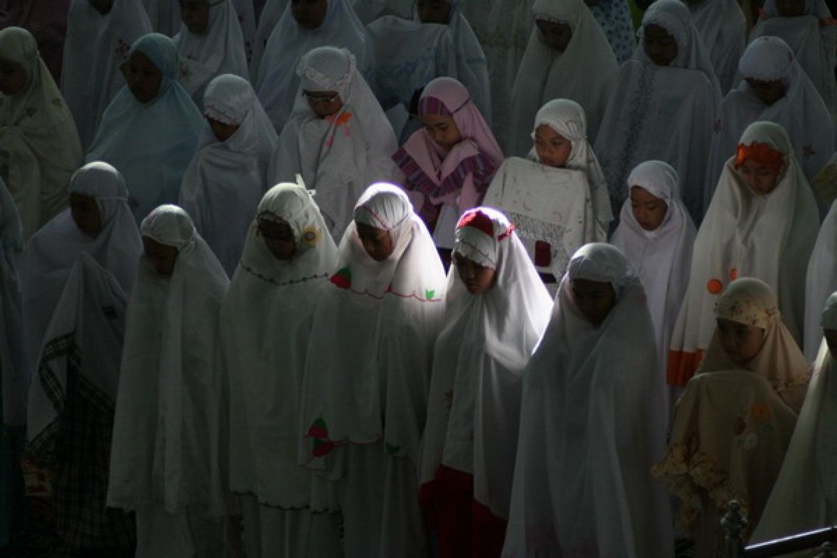 Keluarga korban Lion di Bekasi sholat gaib