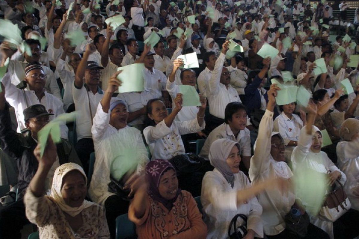 Spanduk penolakan bayar sewa "surat ijo" marak di Surabaya