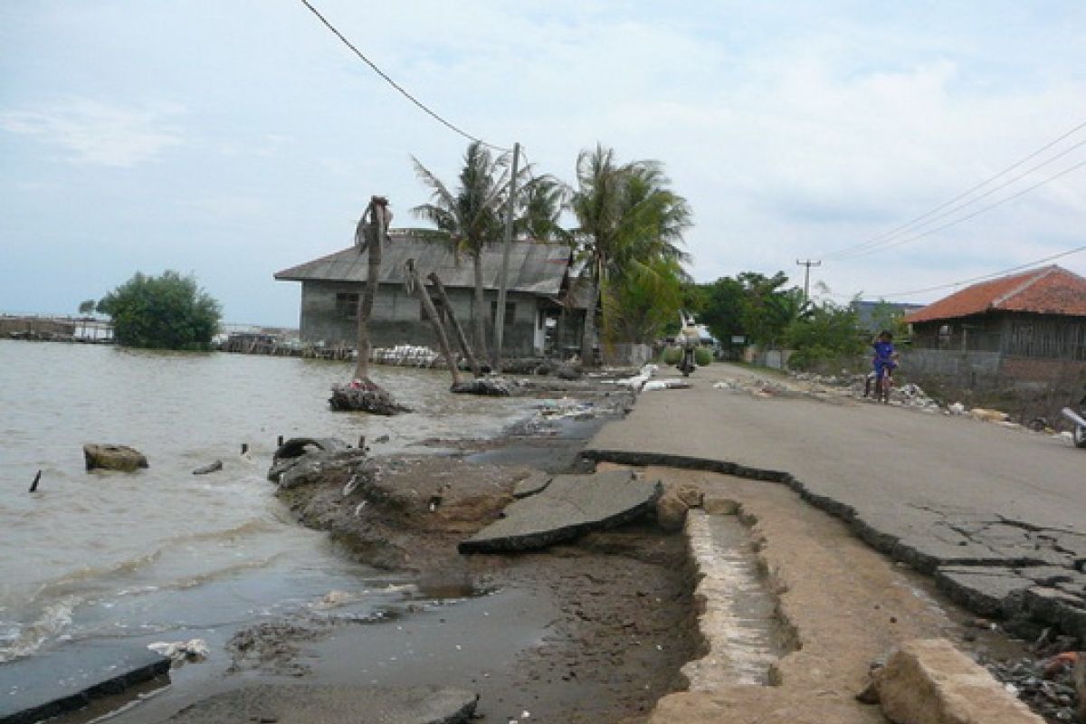 Puluhan Rumah di Meranti Tenggelam Ditelan Abrasi