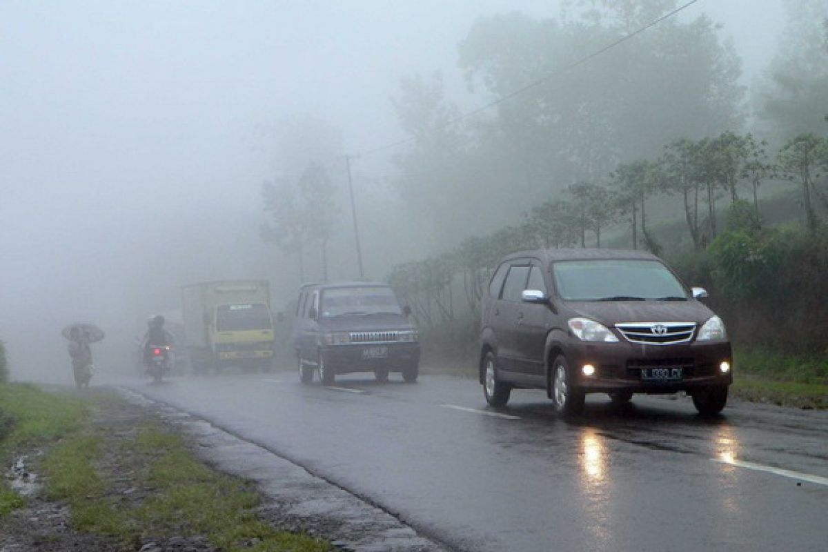 Tengah malam Tasikmalaya diserang kabut disertai gerimis