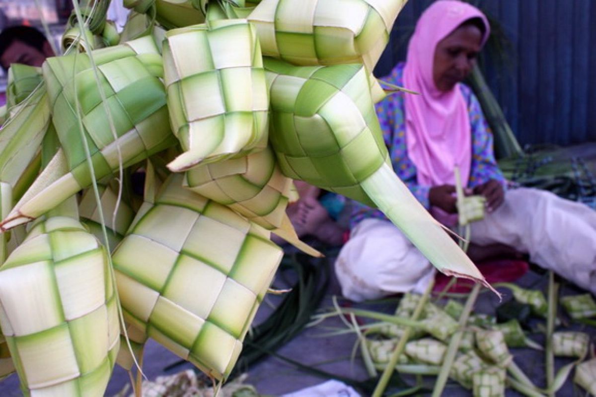 Ada 'sedekah ketupat' di Magelang