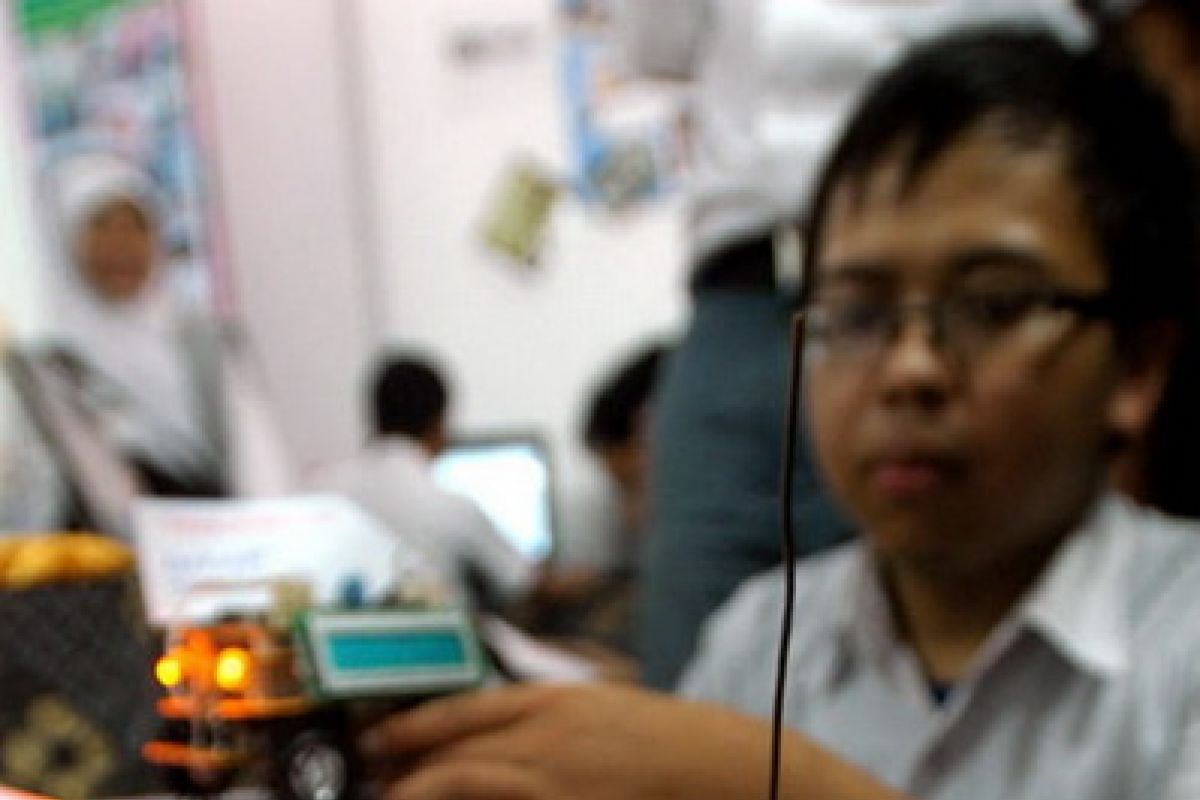 Tim UGM ke Kontes Robot Dunia