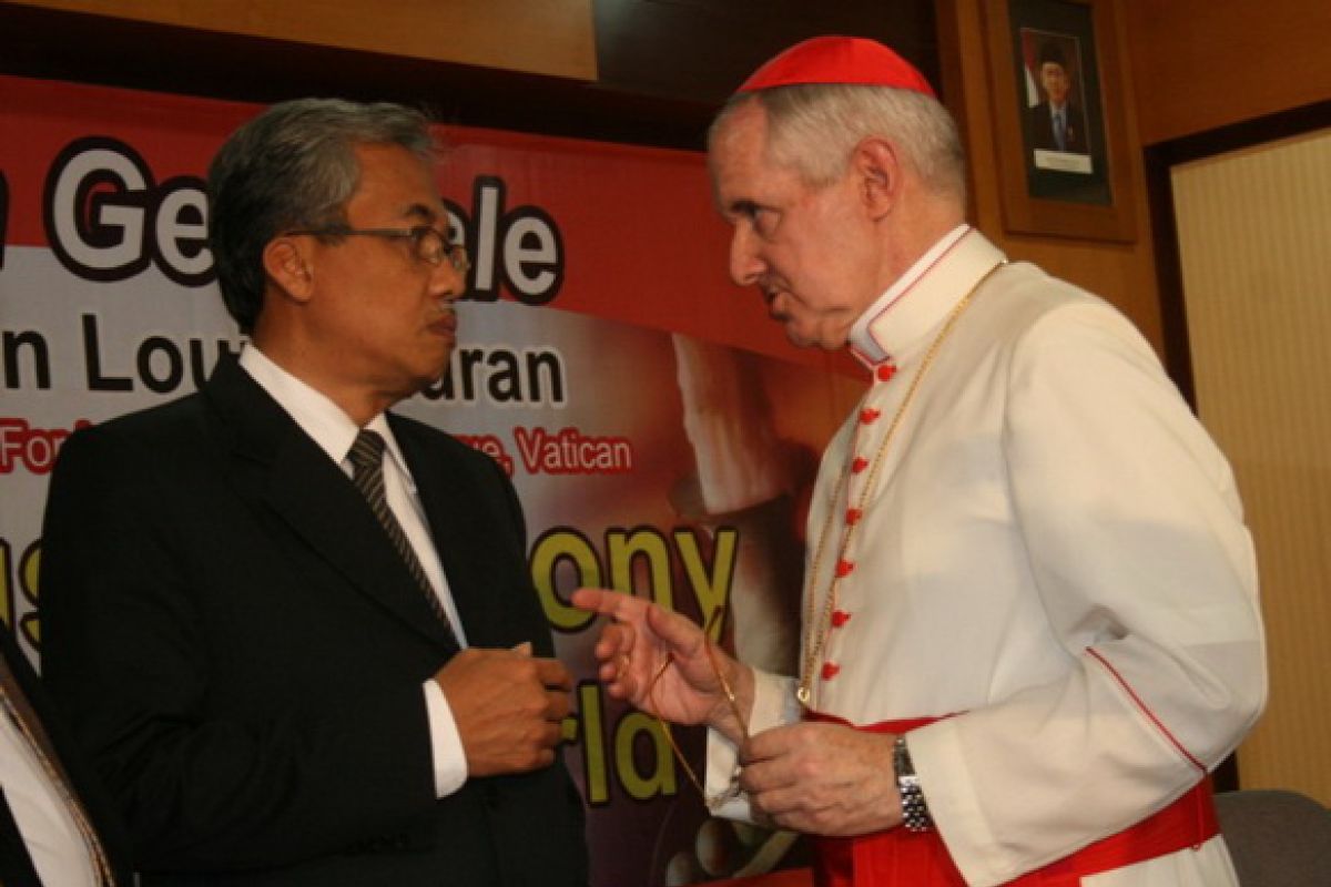 Kardinal Tauran nyatakan umat Kristen hendaknya tidak dianggap warga kelas dua