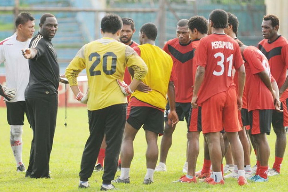 Jacksen Masih Ingin Latih Persipura