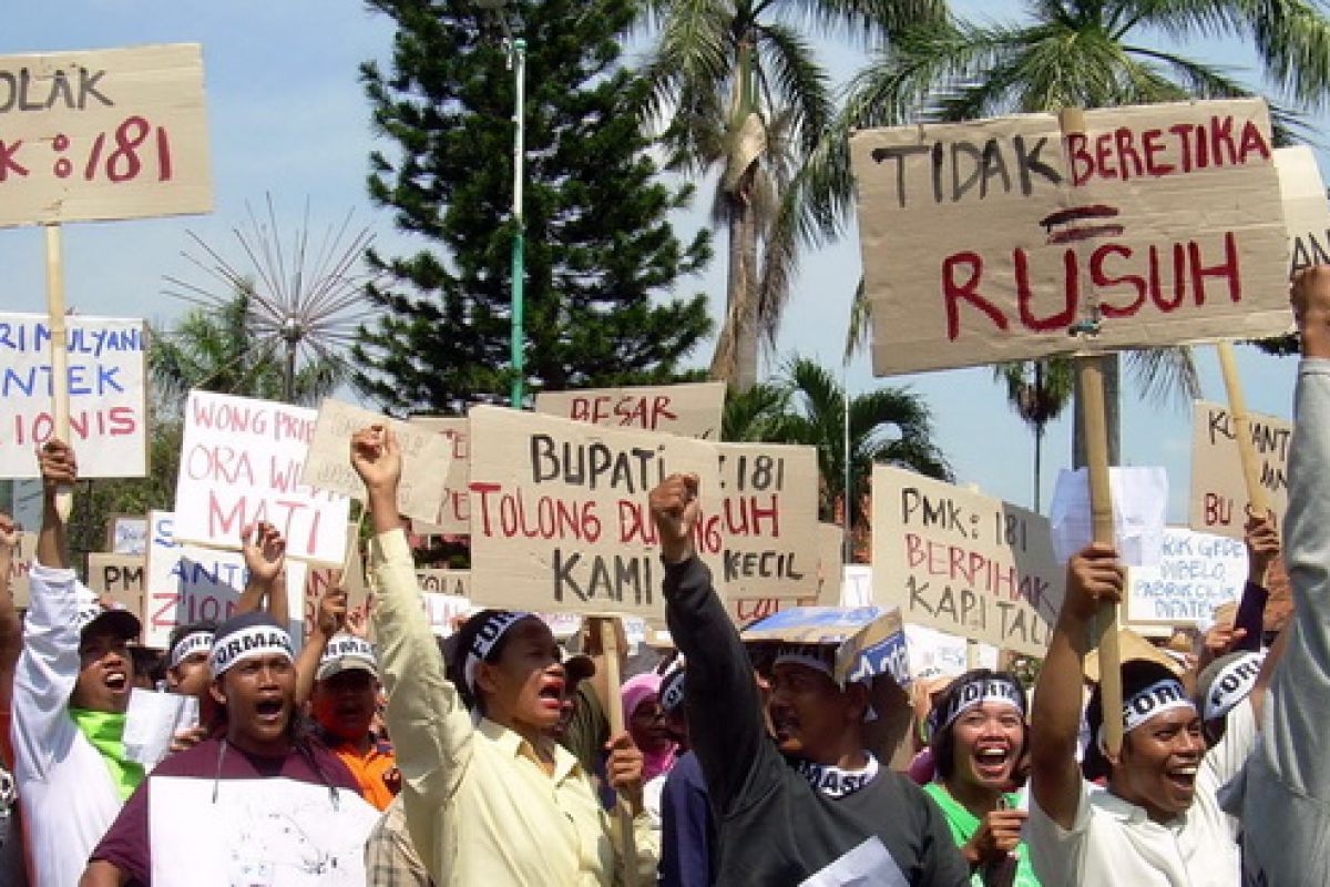 Ratusan buruh rokok Gentong  tuntut uang JHT