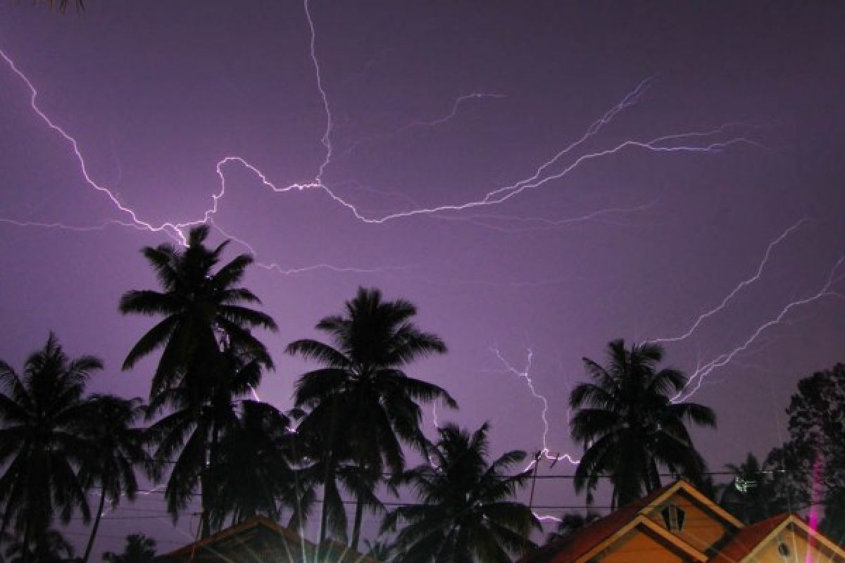 BMKG keluarkan peringatan hujan lebat di Lampung