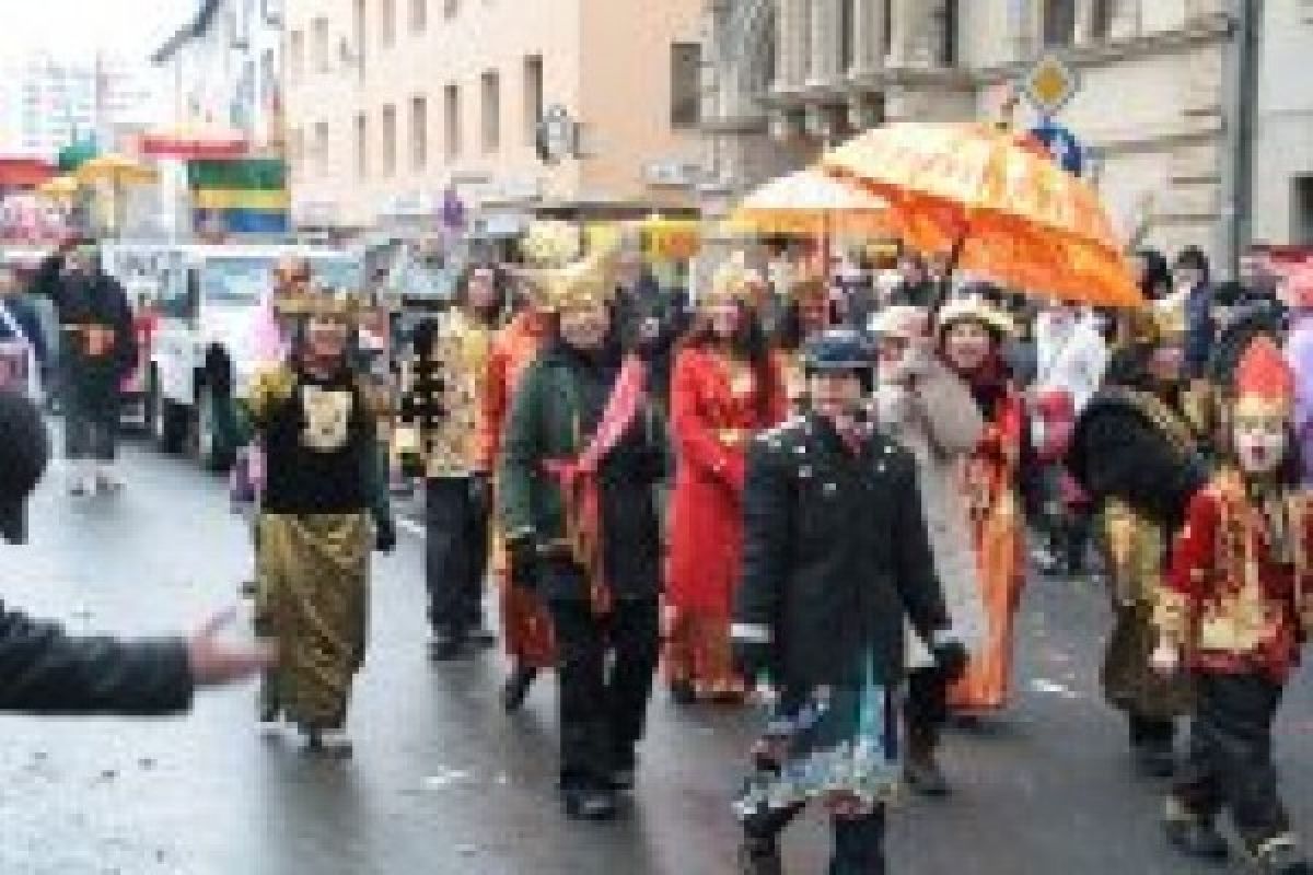 Pakaian Adat Minang Tampil di Karneval Braunschweig