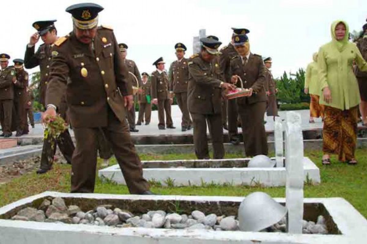 Kapolres Pesisir Selatan pimpin upacara tabur bunga di Makam Pahlawan Sago