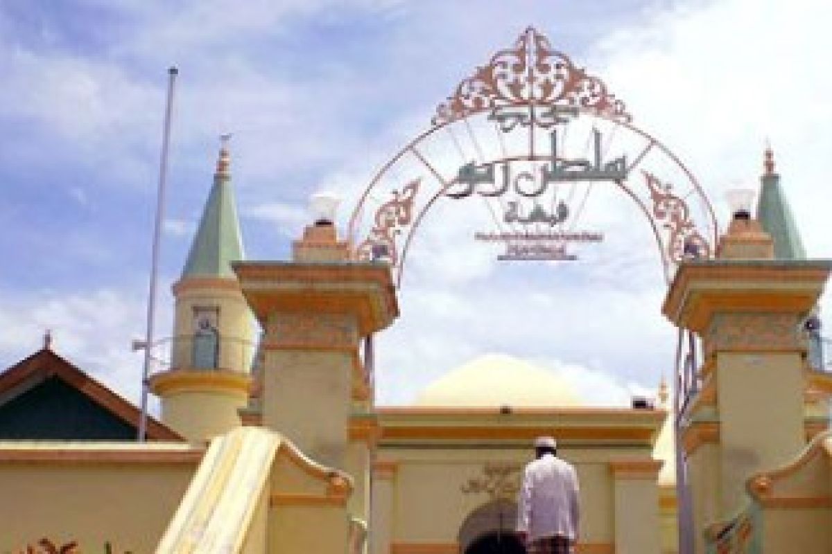 Masjid Raya Sultan Riau di Pulau Penyengat Tanjungpinang