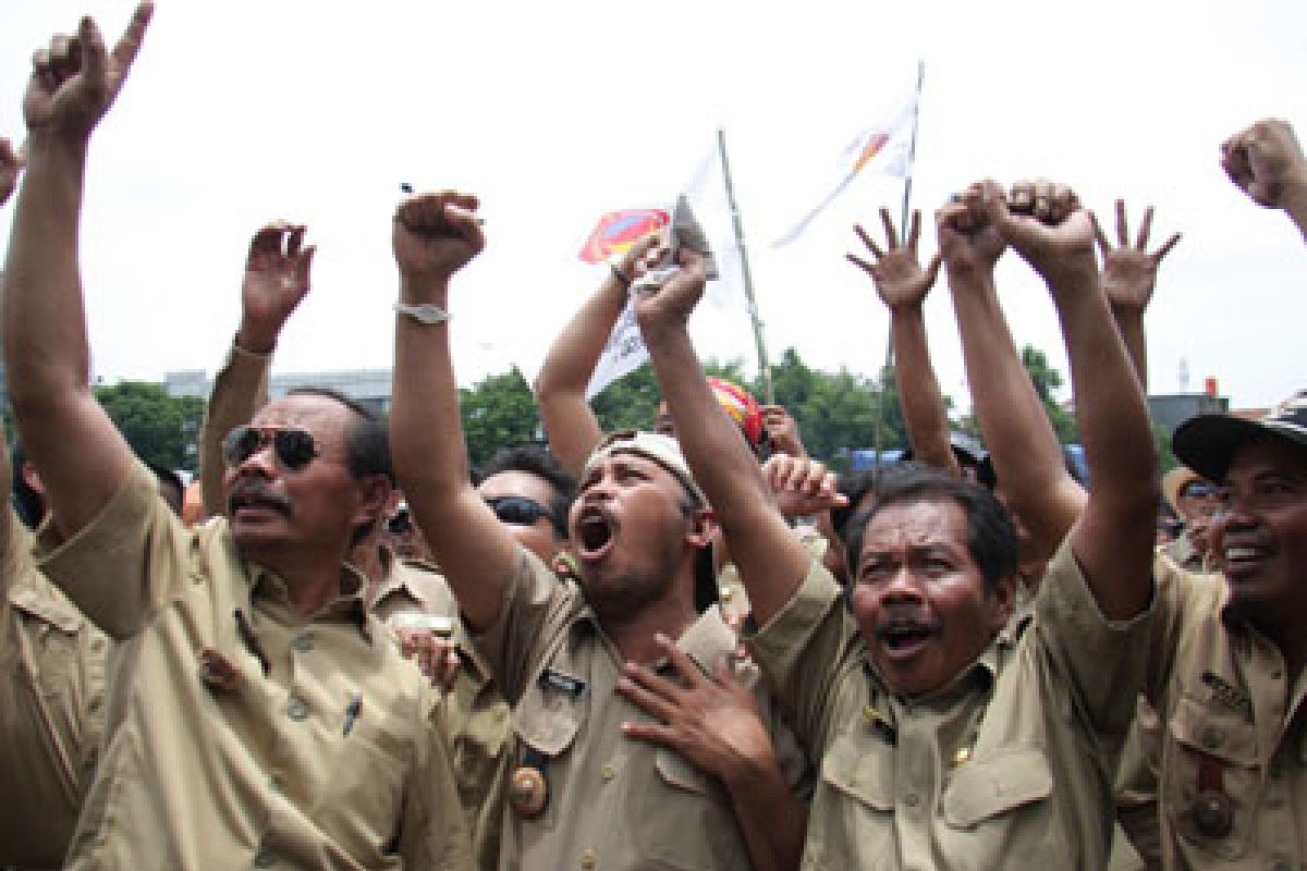 Kades mogok kerja karena belum terima gaji