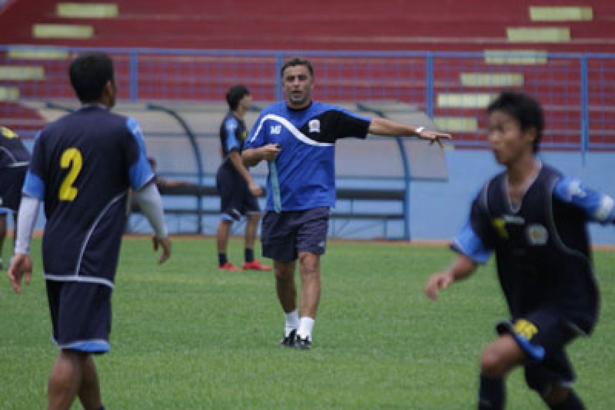  Arema Ingin Geser Persija