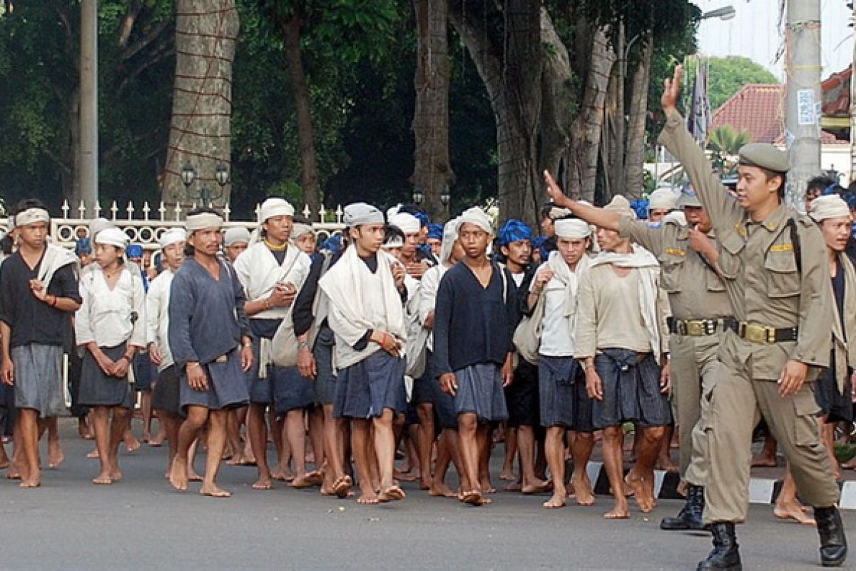 Masyarakat Badui gelar operasi pelarangan barang modern