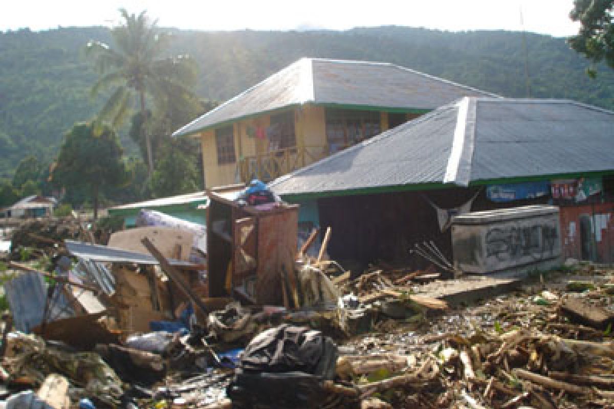 Bupati Wondama minta warga waspadai banjir bandang