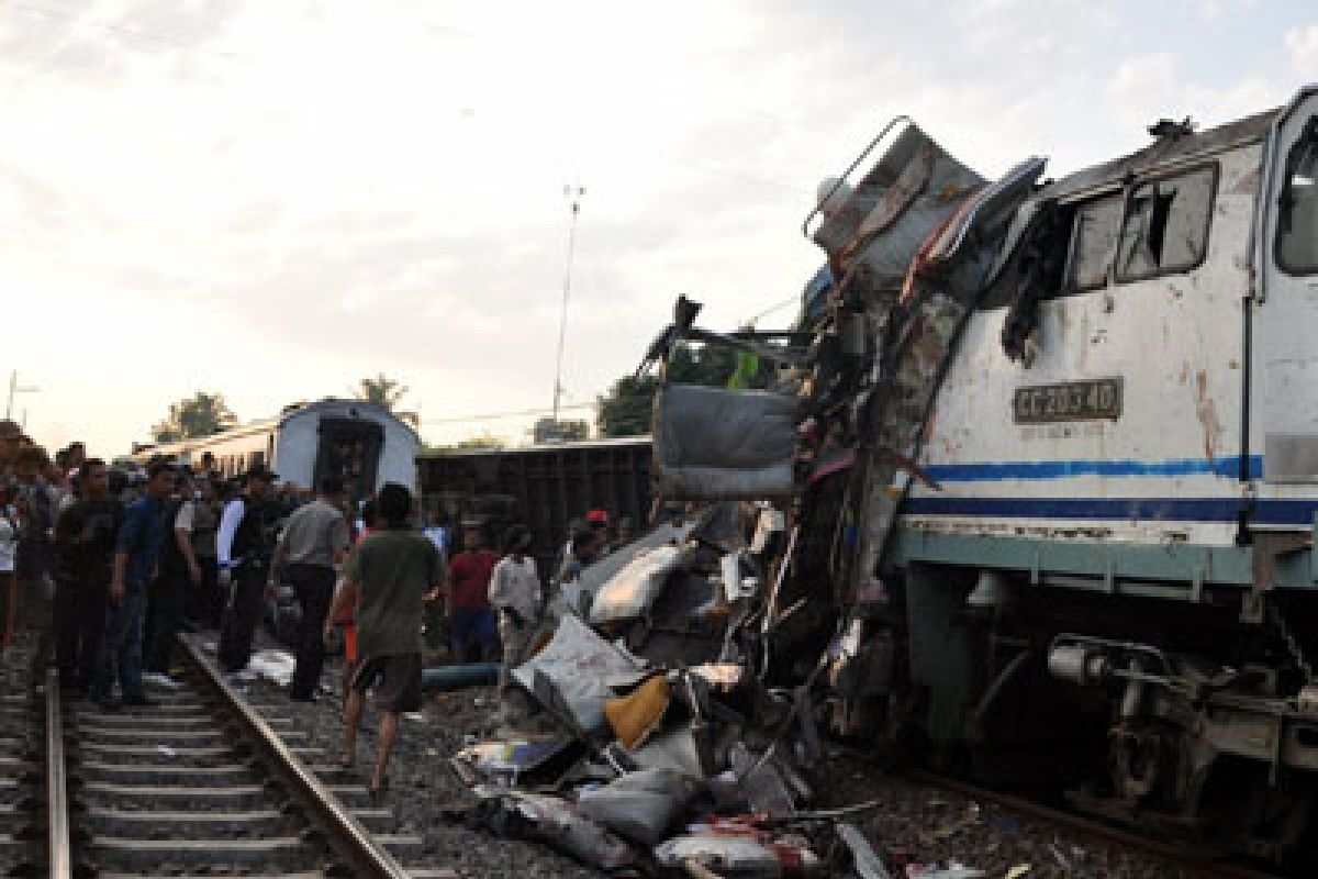 Trains collide in West Java`s Langensari