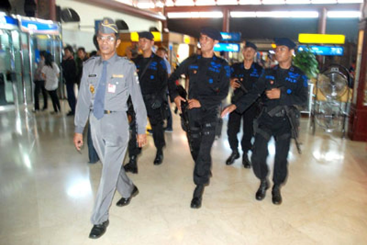 Officers tightening security at airports