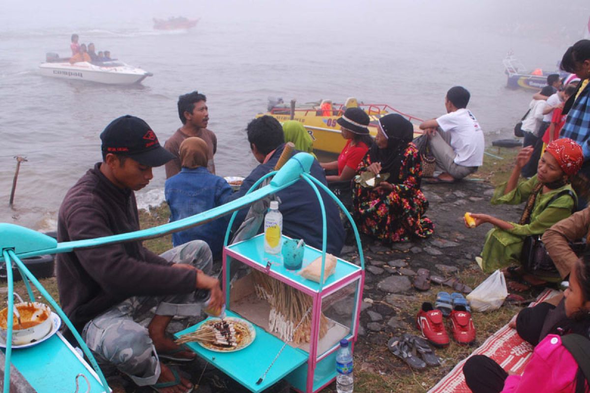 Teliti beli jajanan tradisional, cegah keracunan