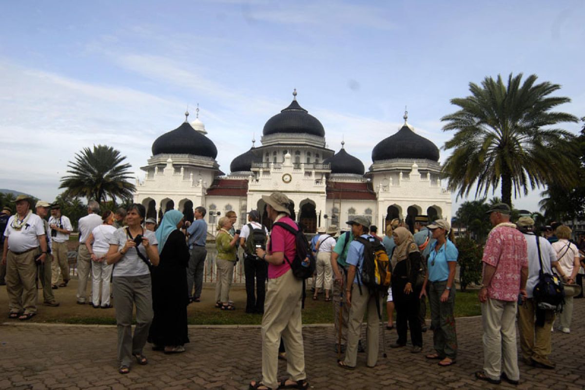 Wisatawan domestik "serbu" Banda Aceh