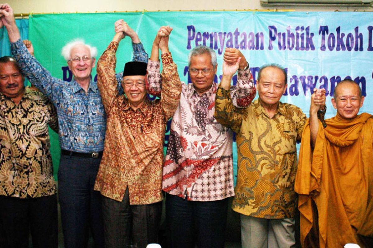 Interfaith leaders ask govt to stop deviations from constitution 