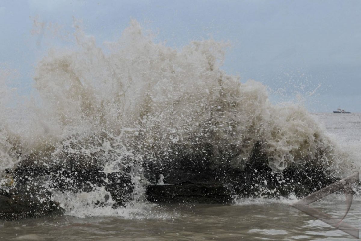 Gelombang Laut Pesisir Lebak Masih Berbahaya