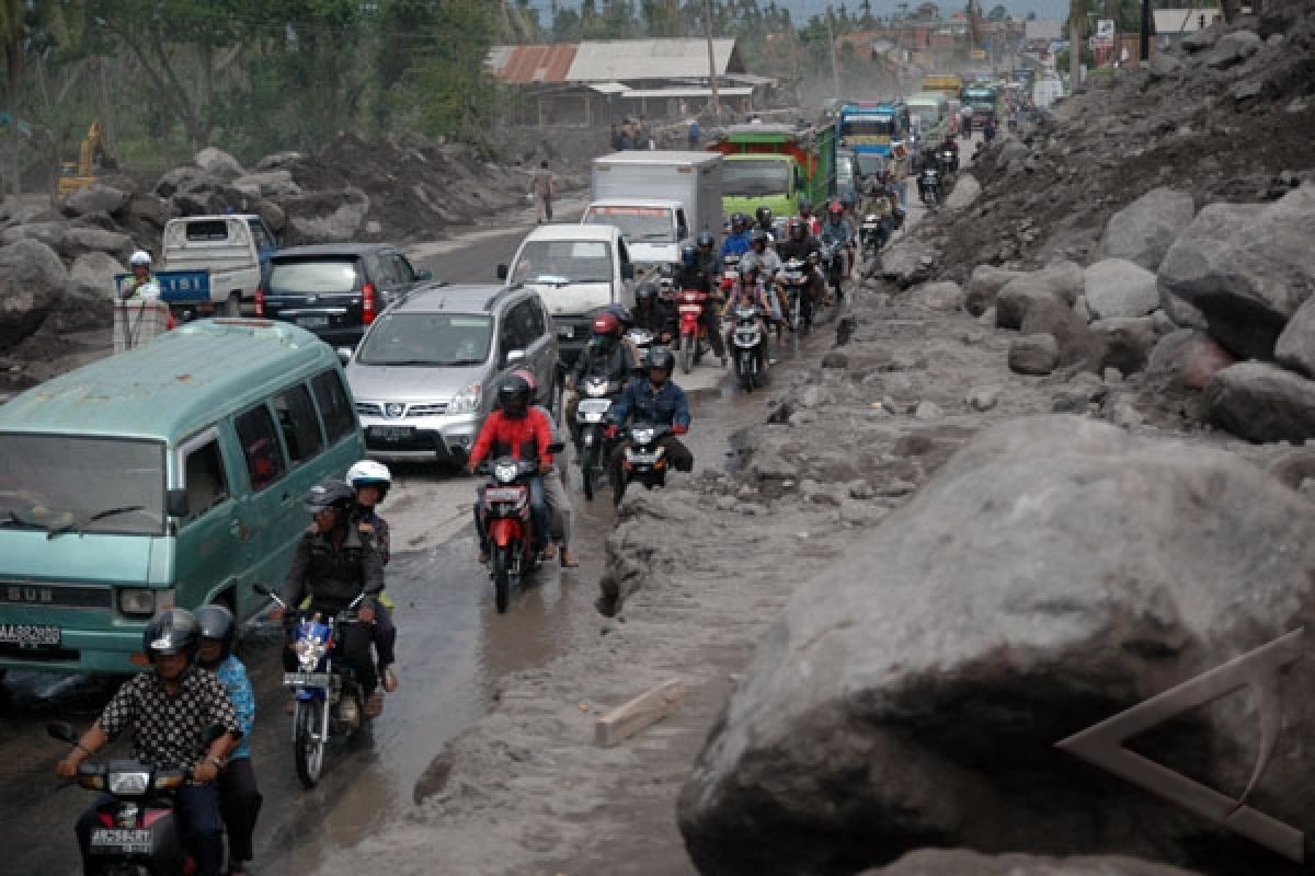 Banjir Lahar Susulan Tutup Jalur Magelang-Yogyakarta