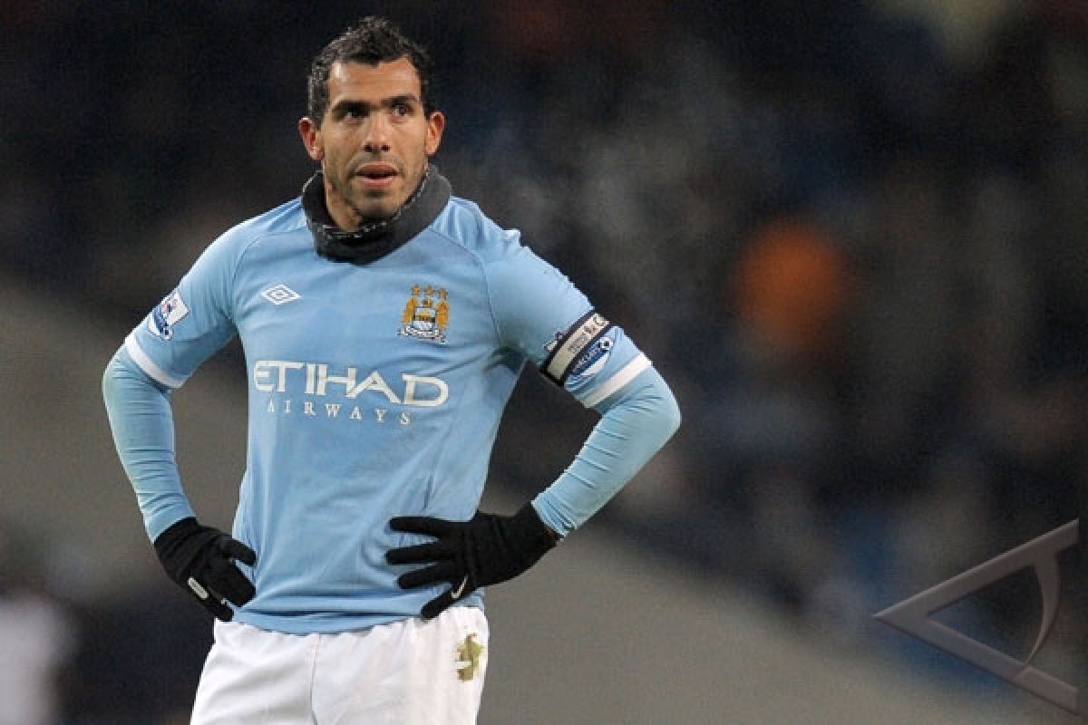 Dua Gol Tevez Antar City ke Puncak