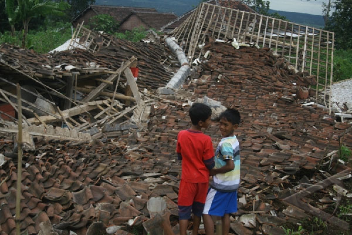 Whirlwind damages 20 houses in S Kalimantan 