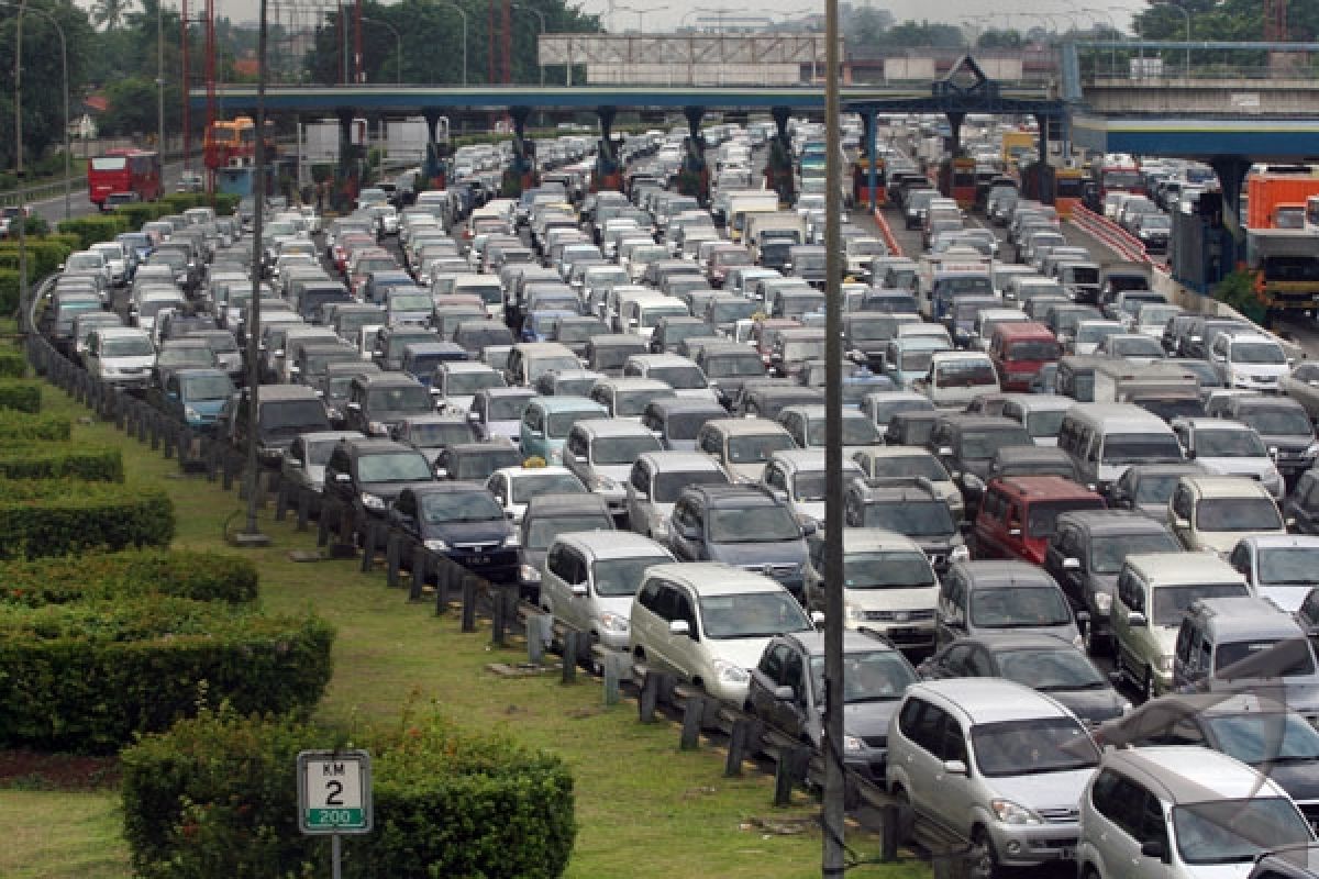 Demonstrasi, Tol Cikarang Macet 10Km