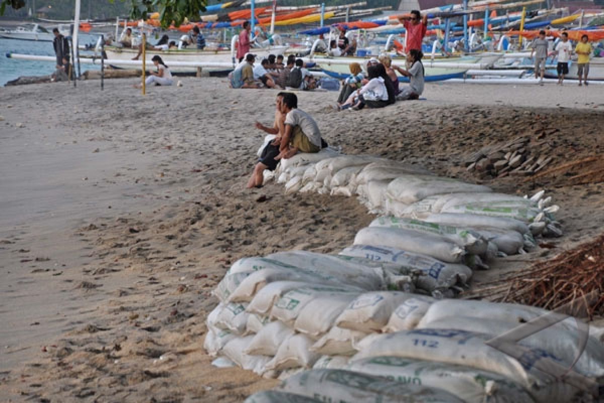 Abrasi Pantai Baron semakin parah