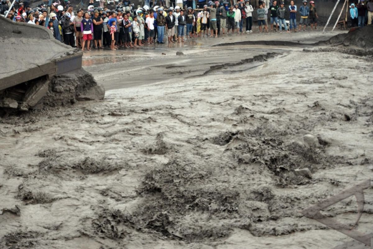 Aliran Sungai Putih Masih Dipenuhi Material Lahar