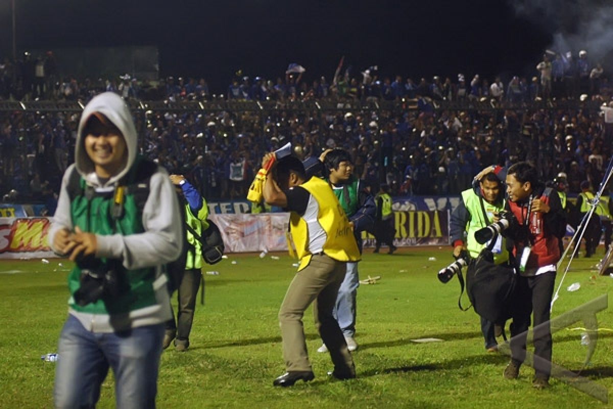 Pertandingan Persib Lawan Arema Rusuh 